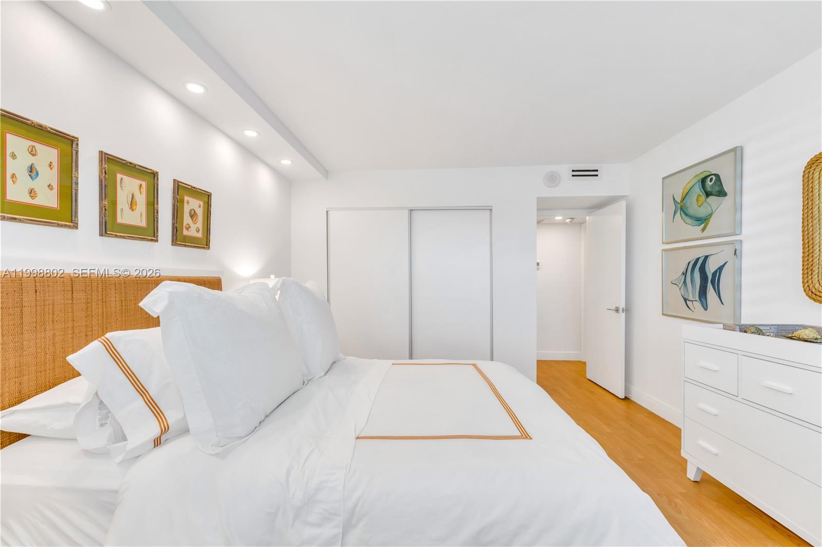 COMMODORE CLUB SOUTH COND - Residential Lease