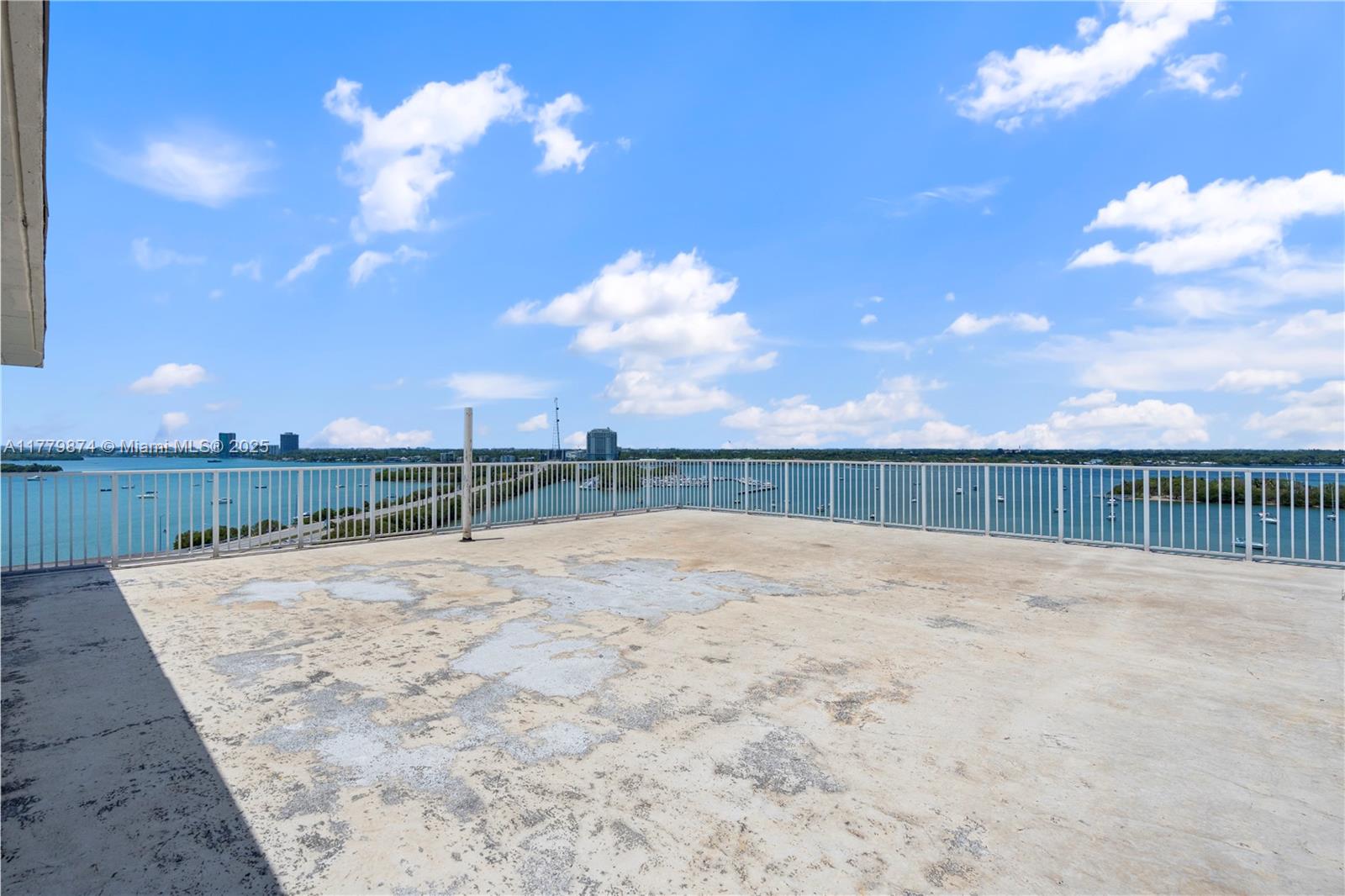 BAYSHORE YACHT & TENNIS - Residential