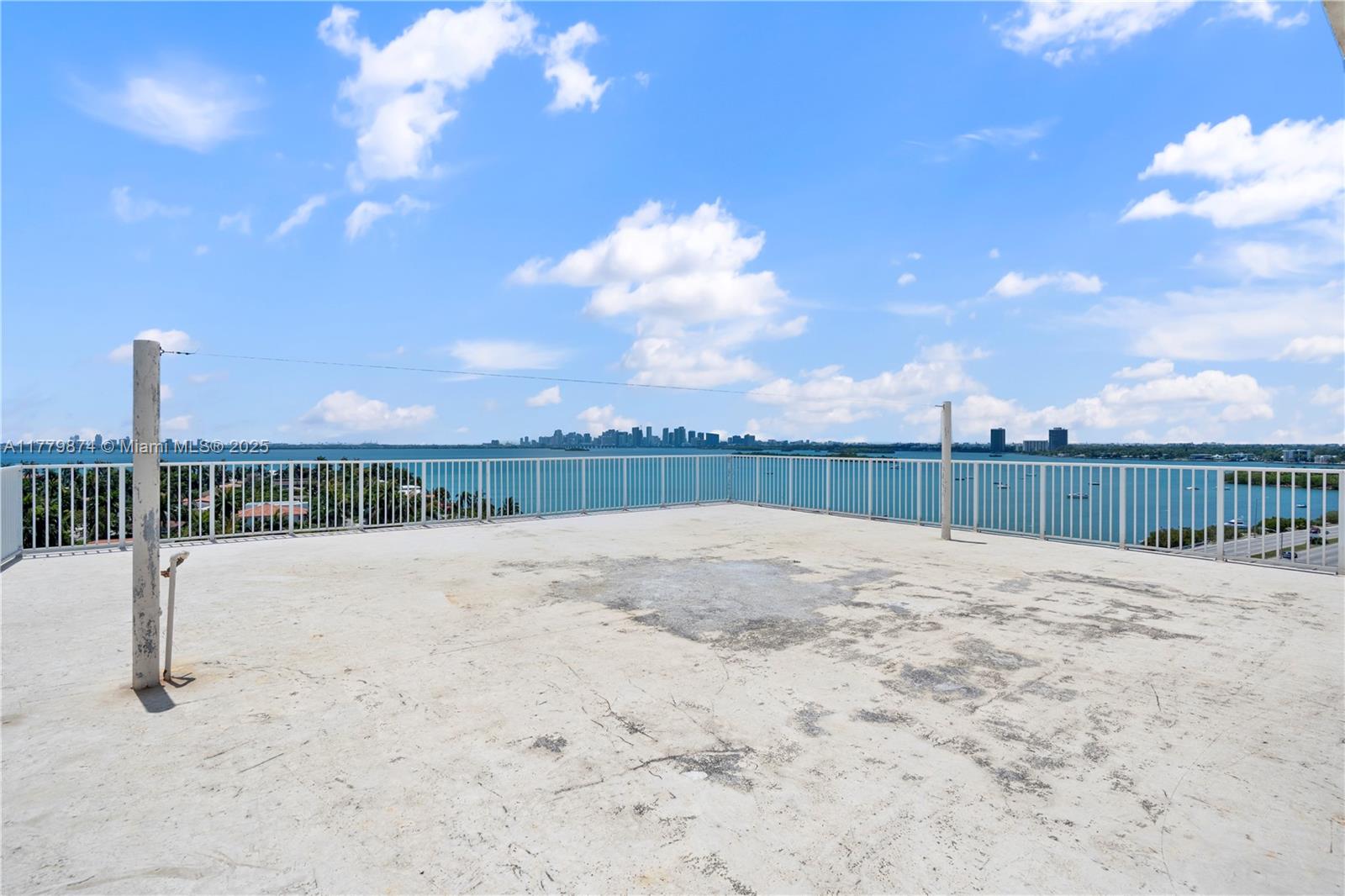 BAYSHORE YACHT & TENNIS - Residential