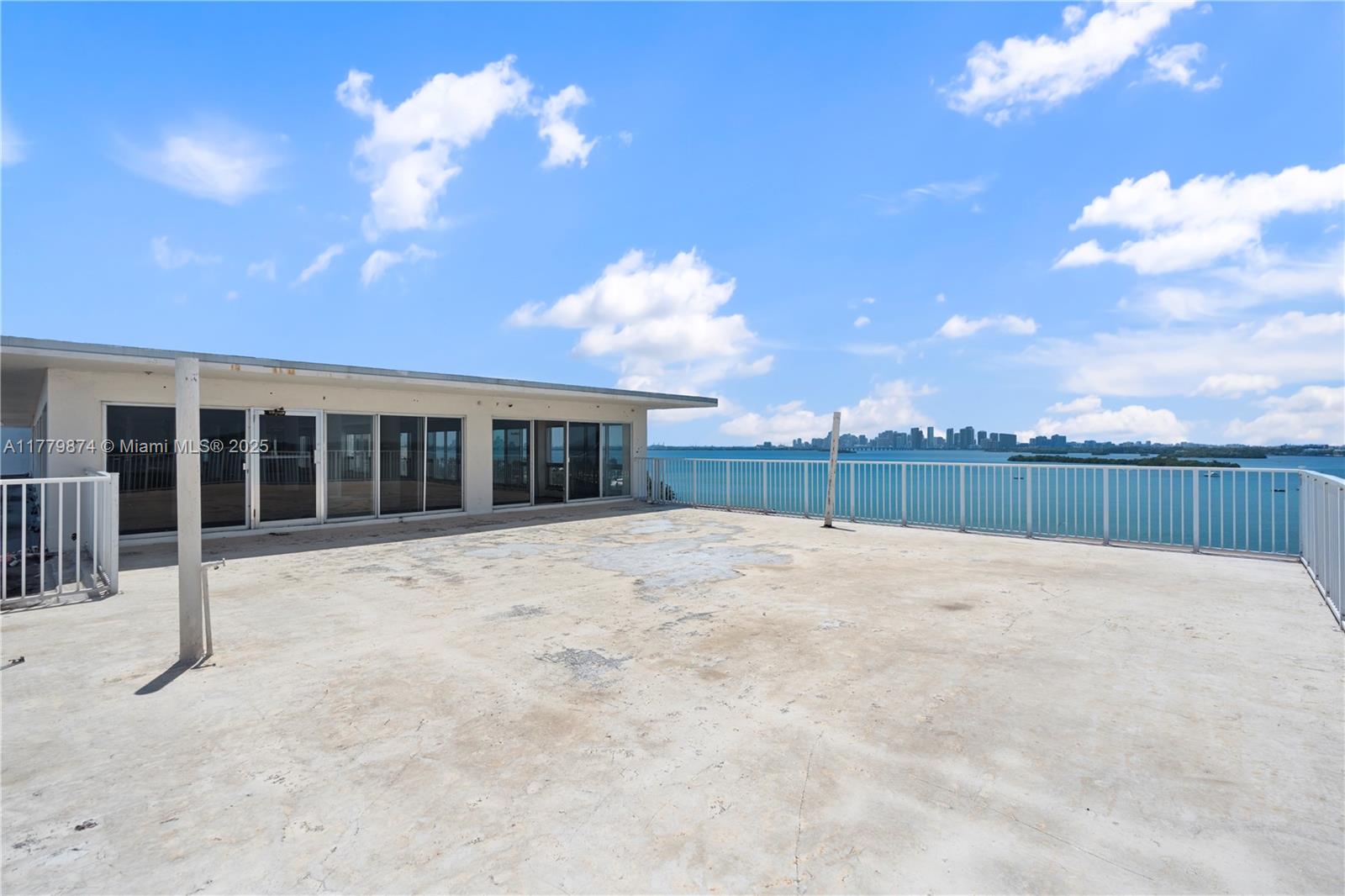 BAYSHORE YACHT & TENNIS - Residential