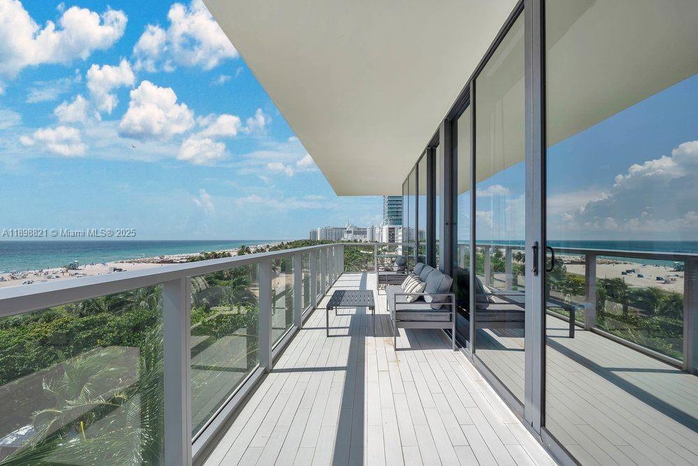 2201 Collins Ave 628