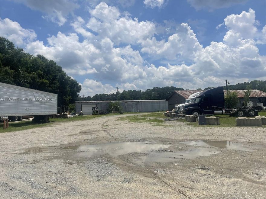 3245 baywood road eastower NC 28312 - TREMENDOUS WAREHOUSE NEXT TO 95 WITH LARGE INDUSTRIAL TRAILER AREA.