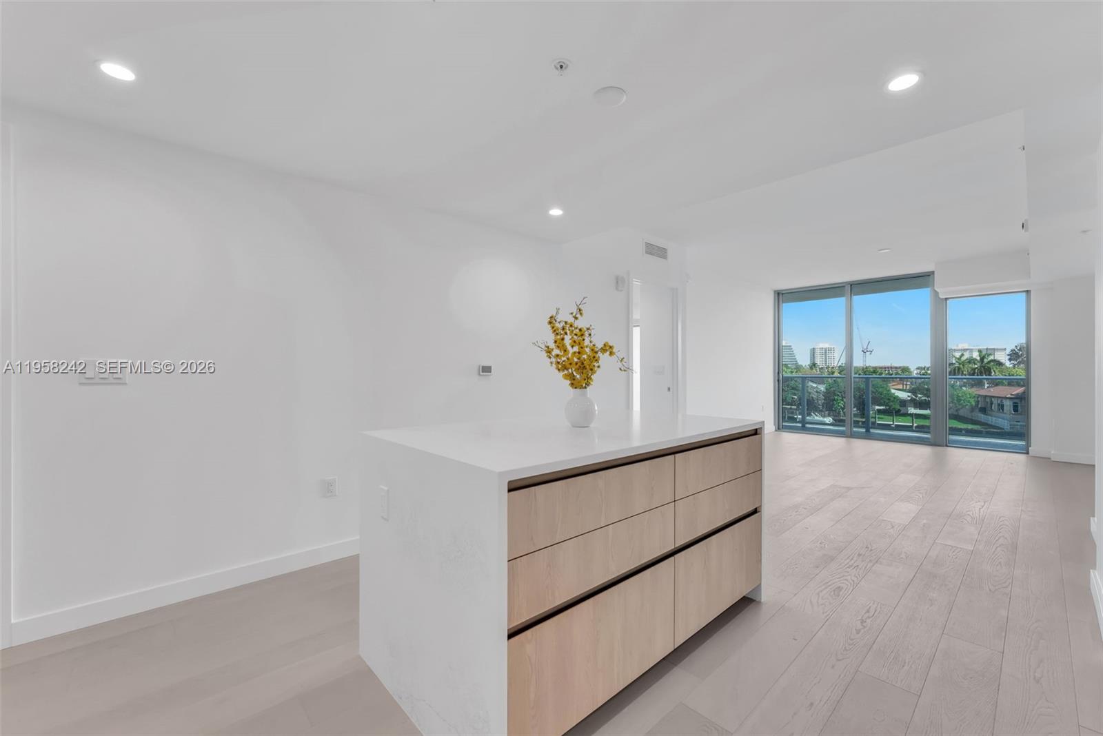 9221 E Bay Harbor Dr 407