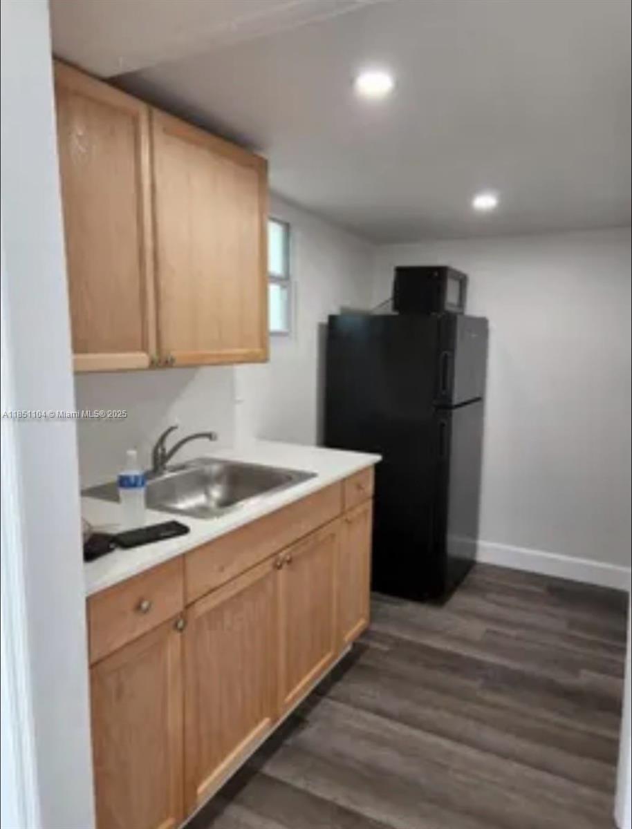For rent 1bedroom 1 bathroom unit with separate entrance and parking. Recently updated in a great location, near great schools, shopping centers, restaurants, and highways. All included amenities offer pool, tennis courts, basketball courts, and parks.