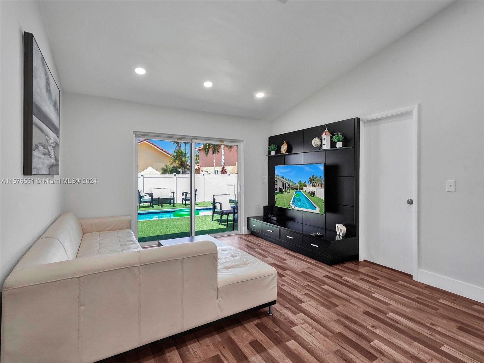 TOWN & COUNTRY ESTATES SE - Residential Lease