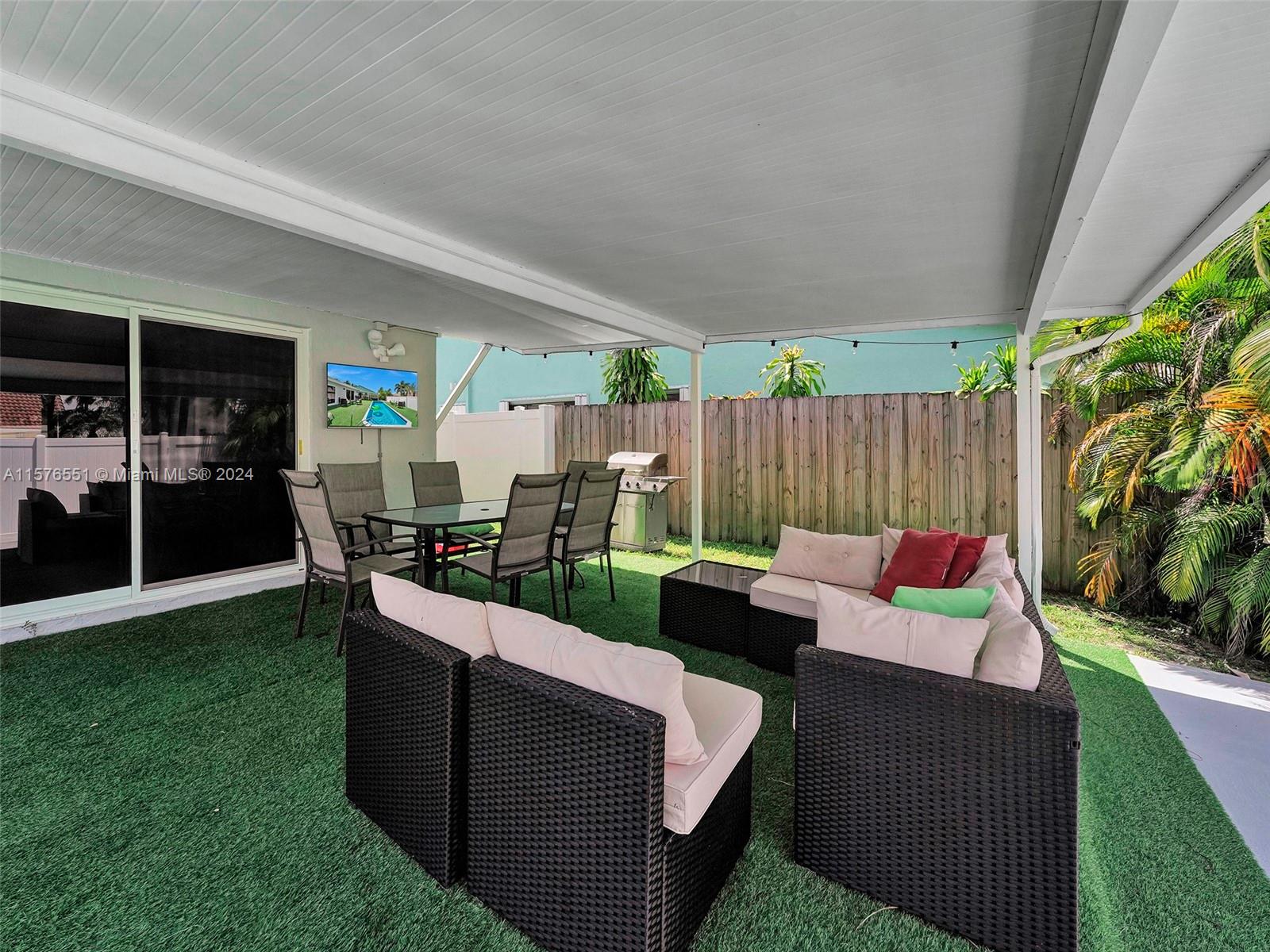 TOWN & COUNTRY ESTATES SE - Residential Lease