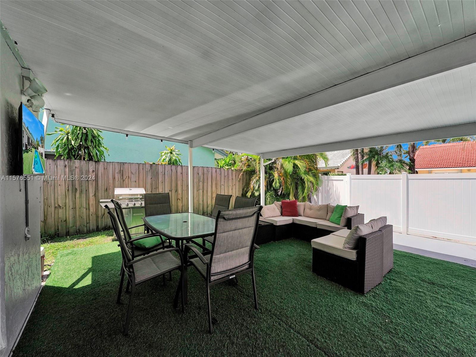 TOWN & COUNTRY ESTATES SE - Residential Lease