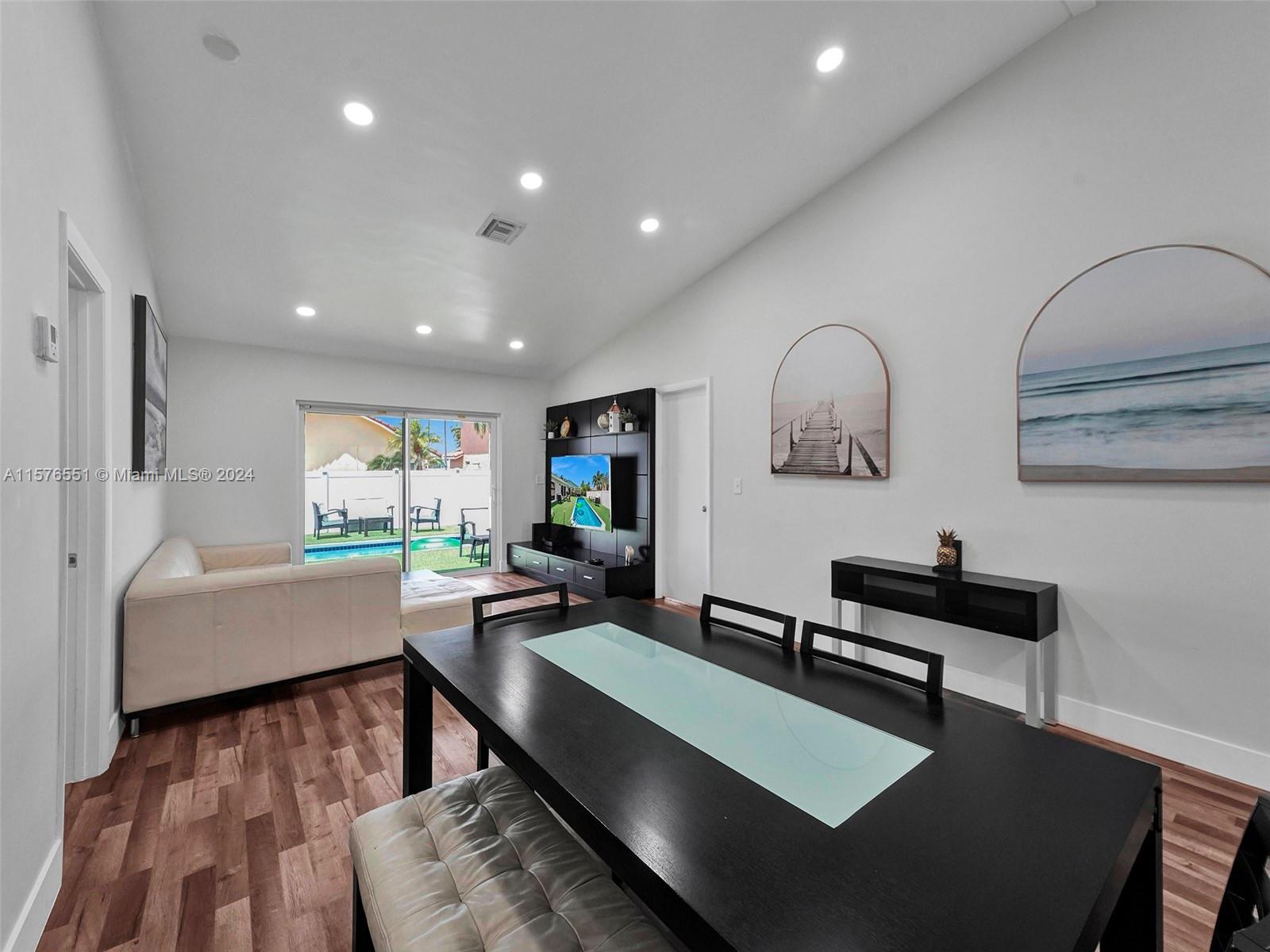 TOWN & COUNTRY ESTATES SE - Residential Lease
