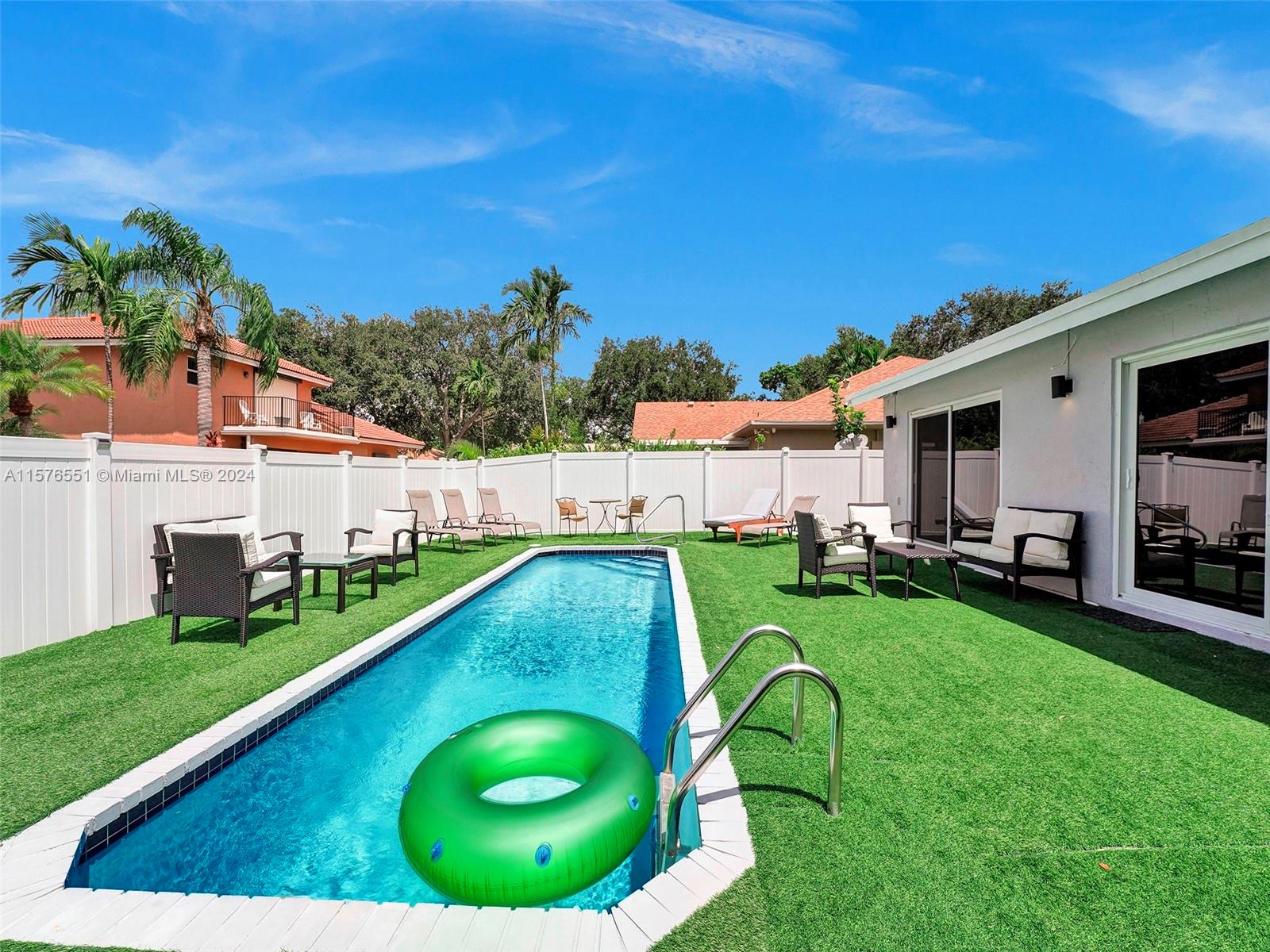 TOWN & COUNTRY ESTATES SE - Residential Lease