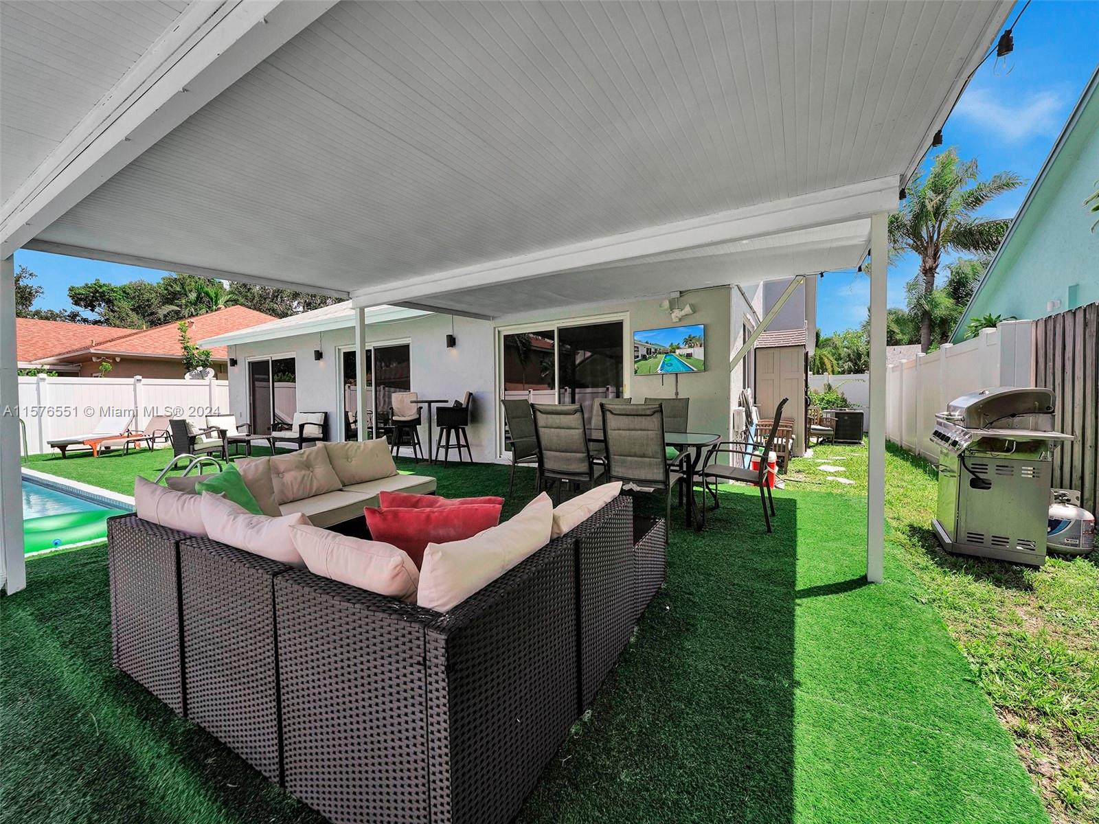 TOWN & COUNTRY ESTATES SE - Residential Lease