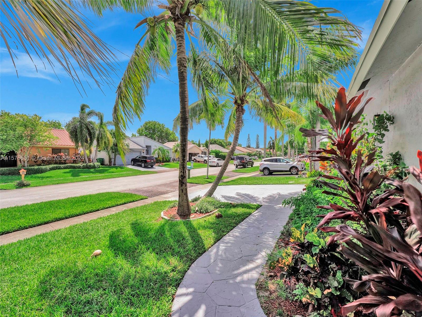 TOWN & COUNTRY ESTATES SE - Residential Lease