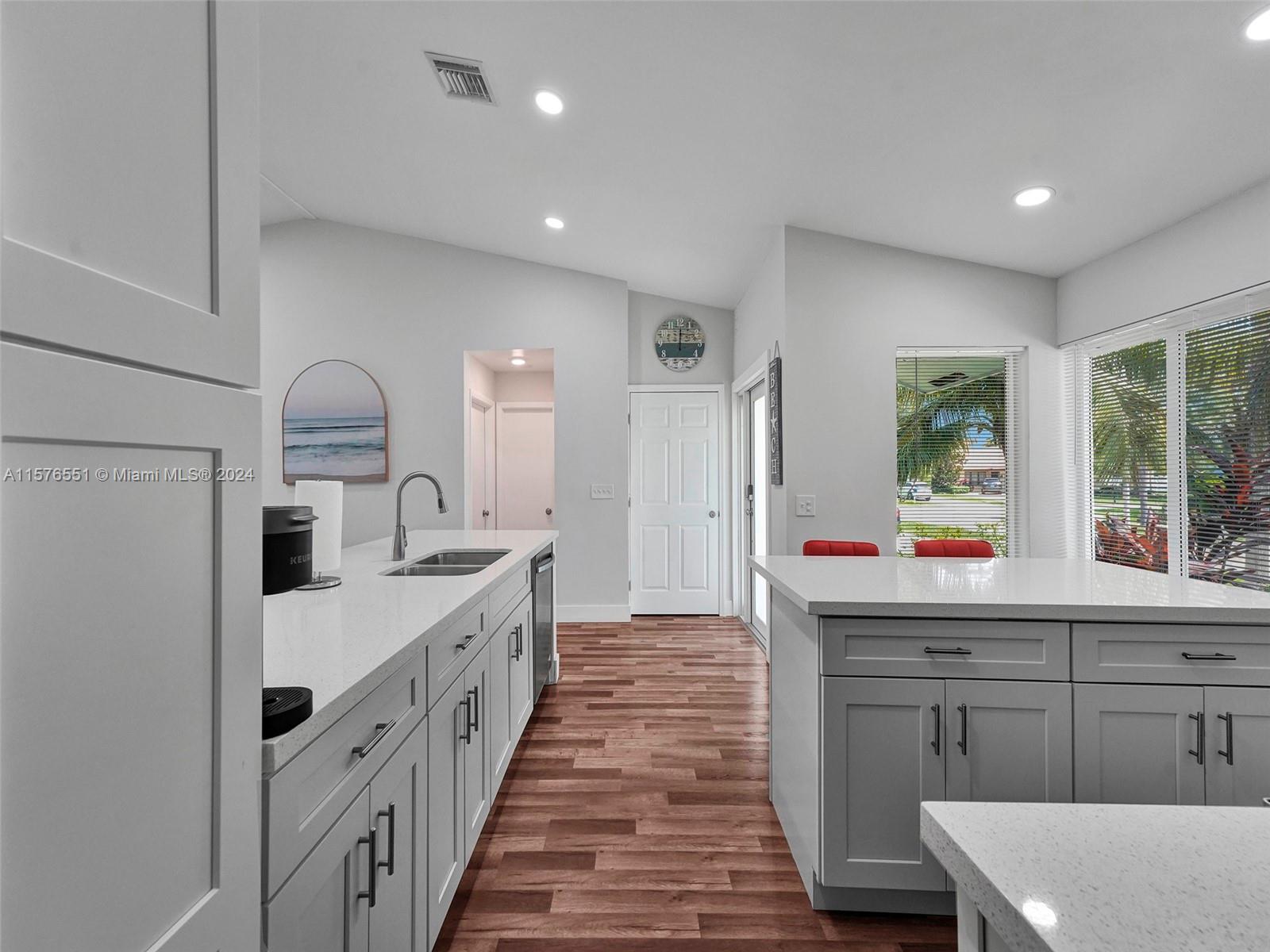 TOWN & COUNTRY ESTATES SE - Residential Lease