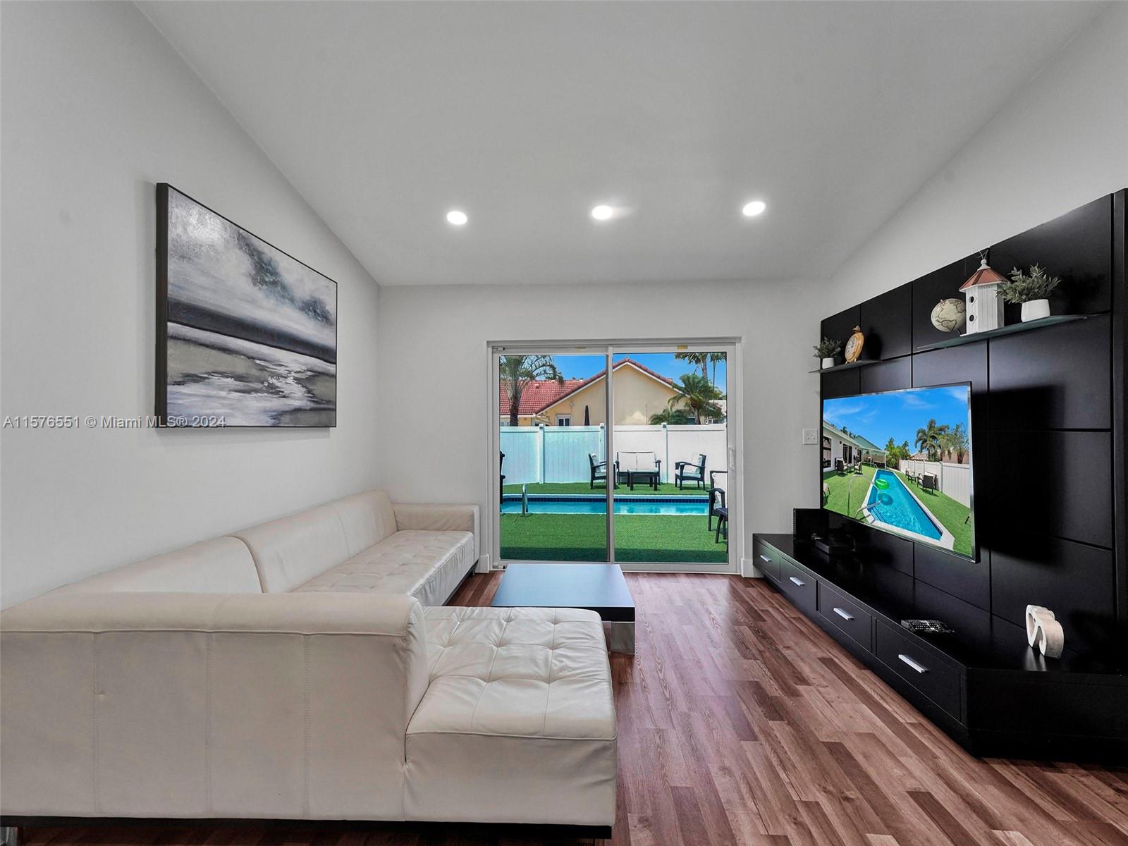 TOWN & COUNTRY ESTATES SE - Residential Lease