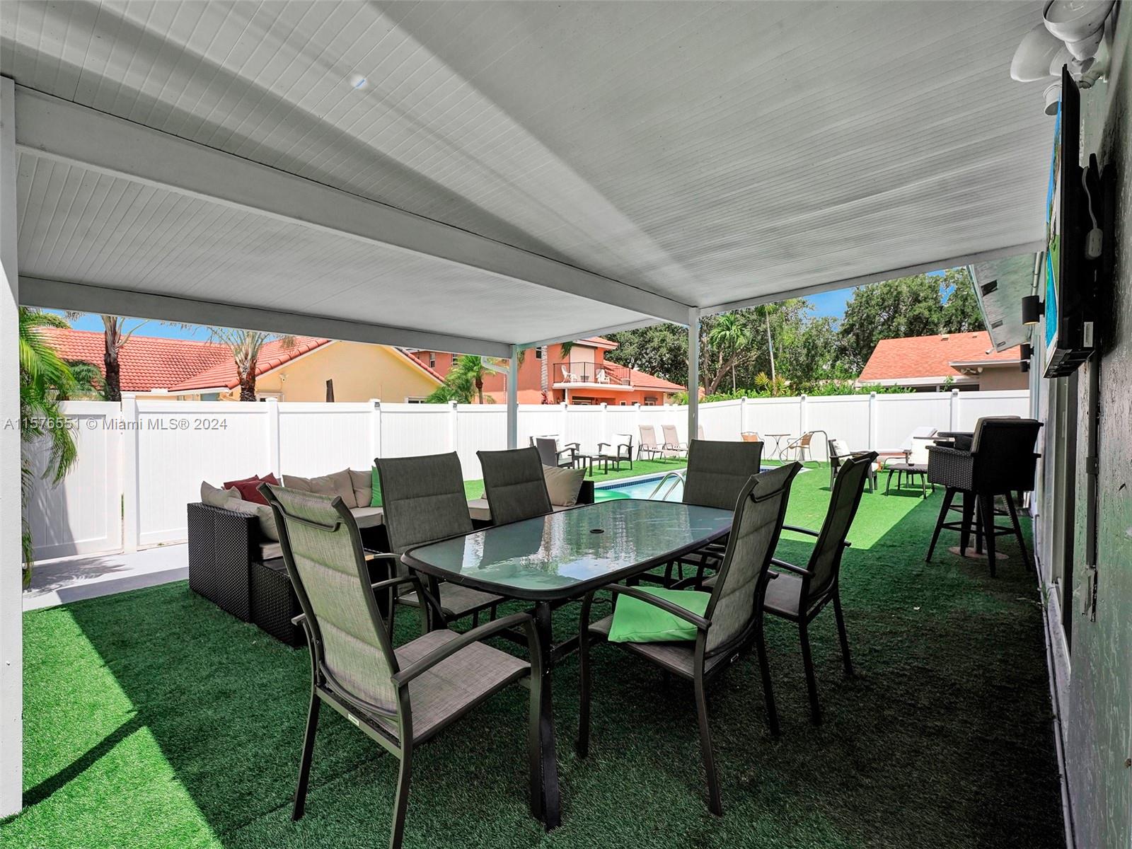 TOWN & COUNTRY ESTATES SE - Residential Lease