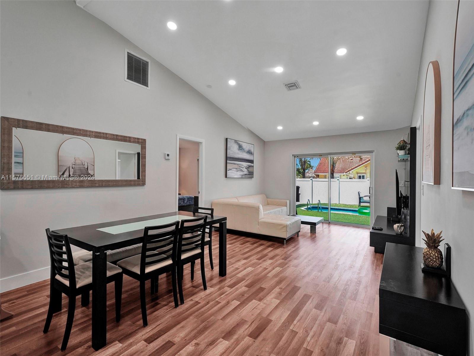 TOWN & COUNTRY ESTATES SE - Residential Lease