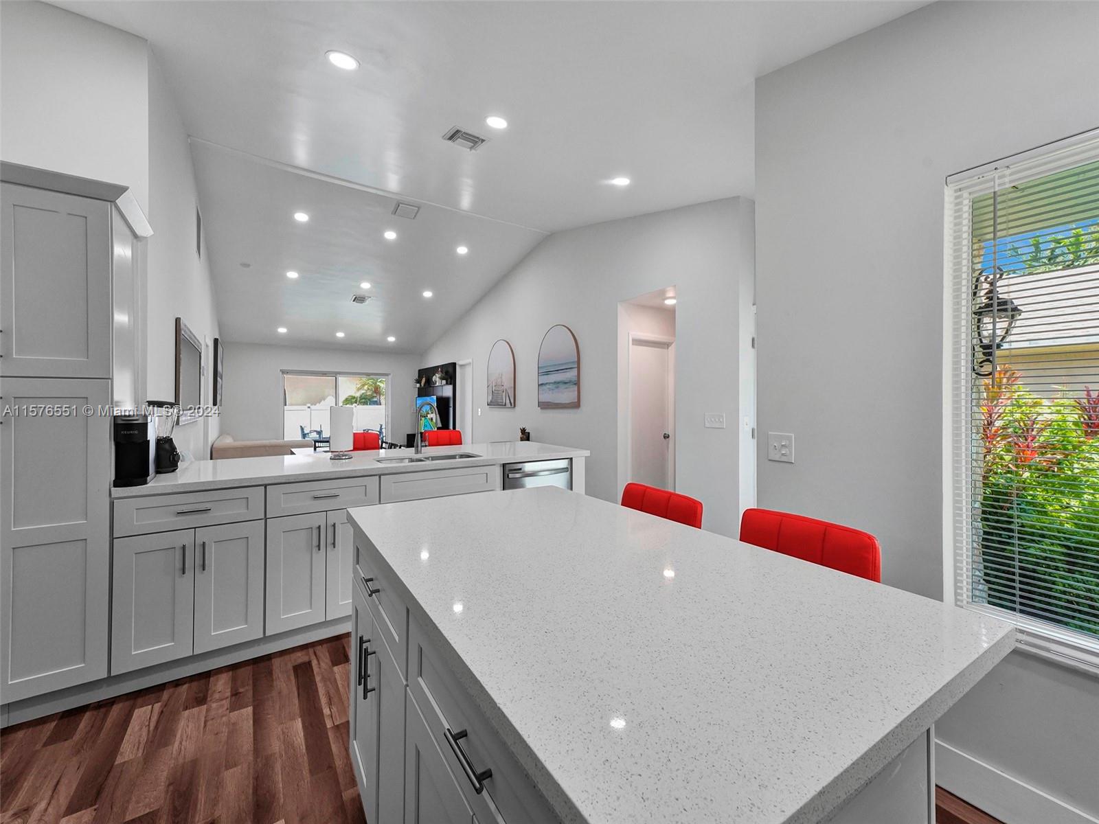 TOWN & COUNTRY ESTATES SE - Residential Lease