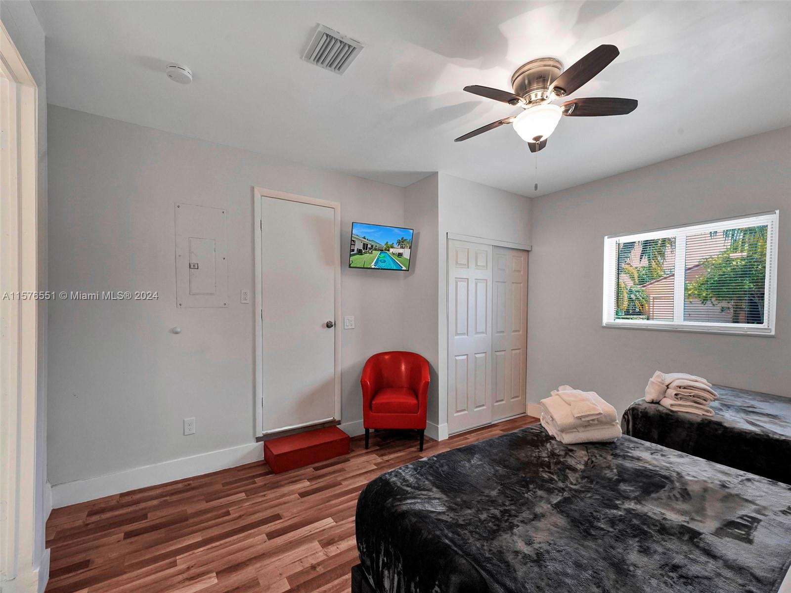 TOWN & COUNTRY ESTATES SE - Residential Lease