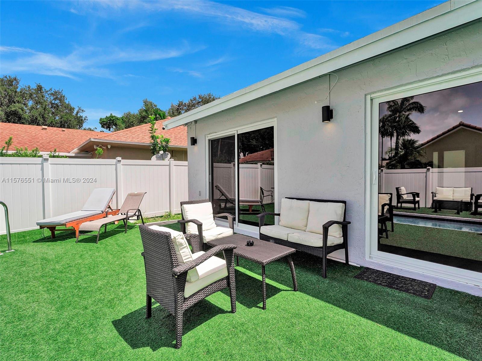 TOWN & COUNTRY ESTATES SE - Residential Lease
