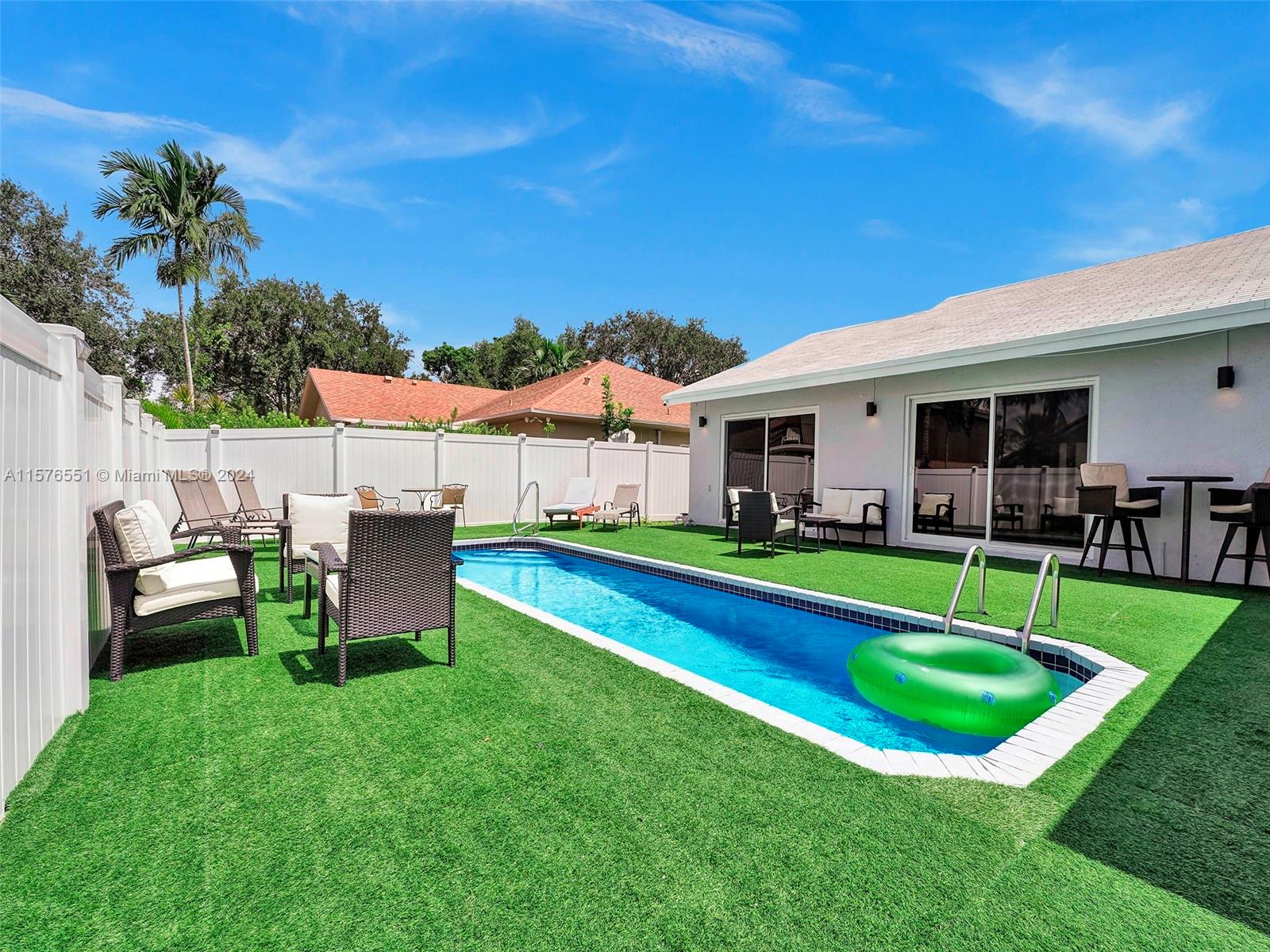 TOWN & COUNTRY ESTATES SE - Residential Lease