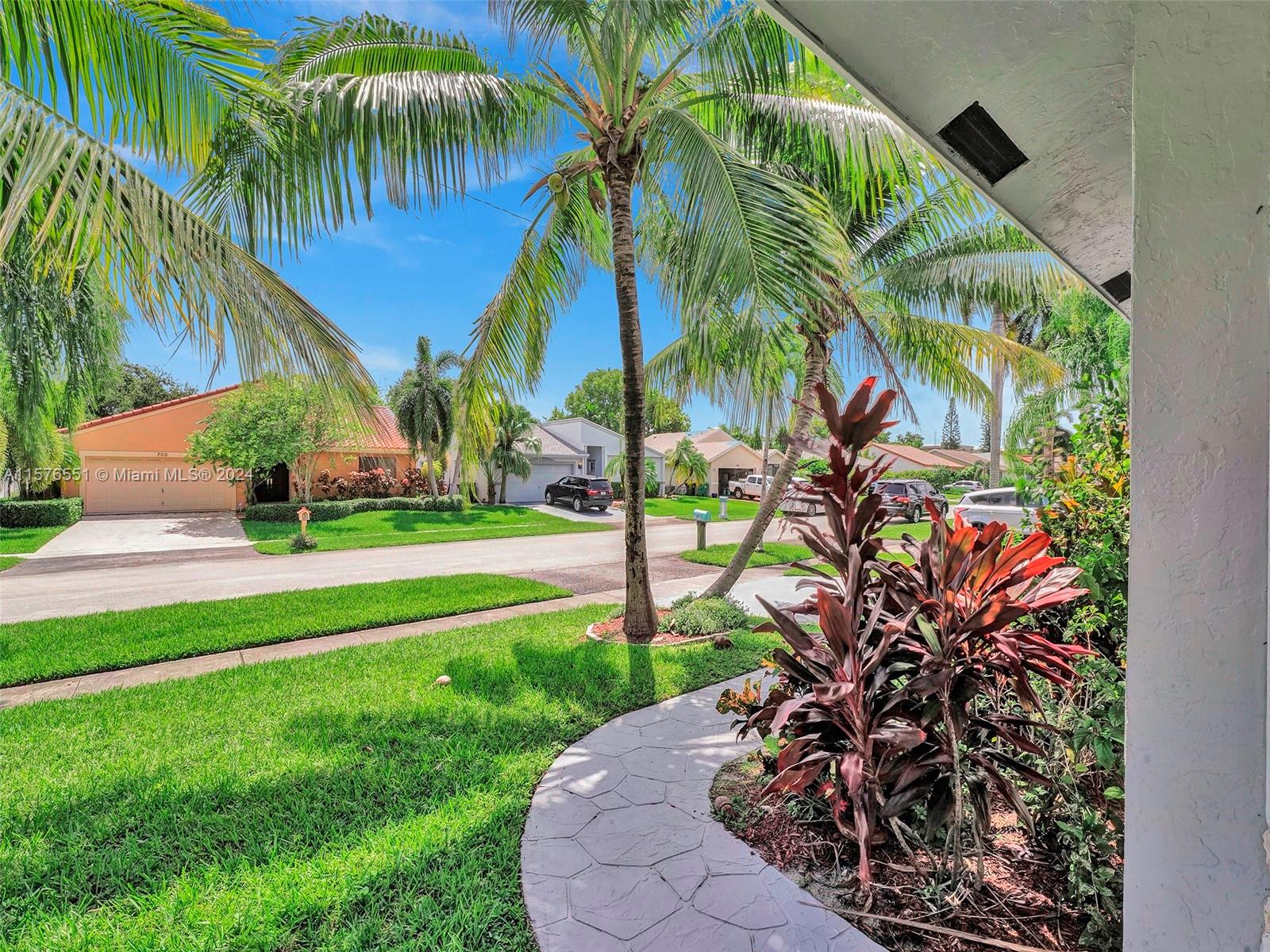 TOWN & COUNTRY ESTATES SE - Residential Lease