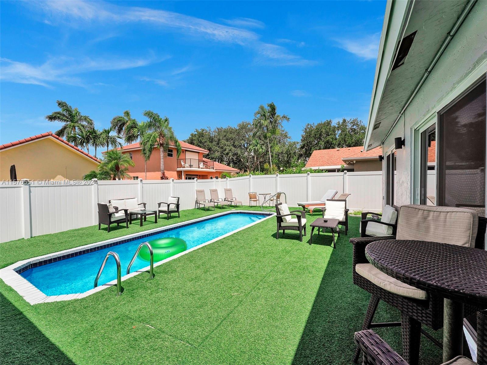 TOWN & COUNTRY ESTATES SE - Residential Lease