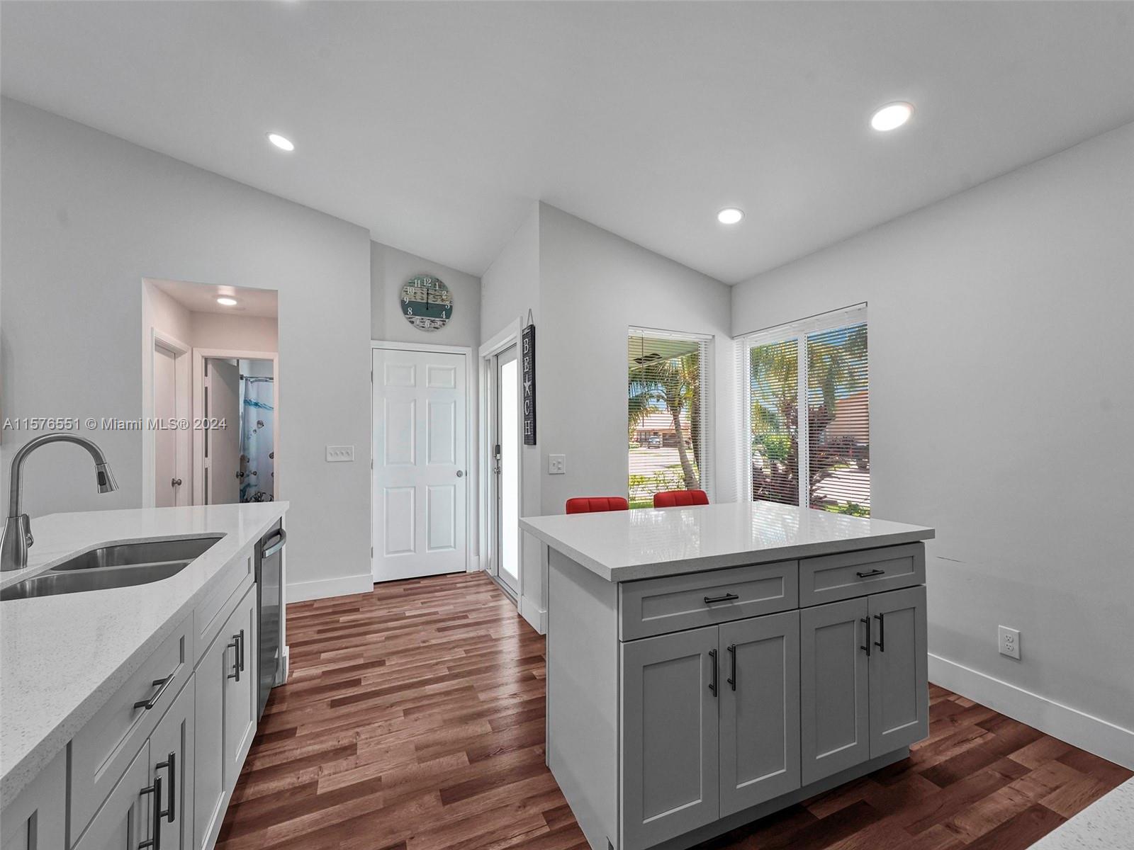 TOWN & COUNTRY ESTATES SE - Residential Lease