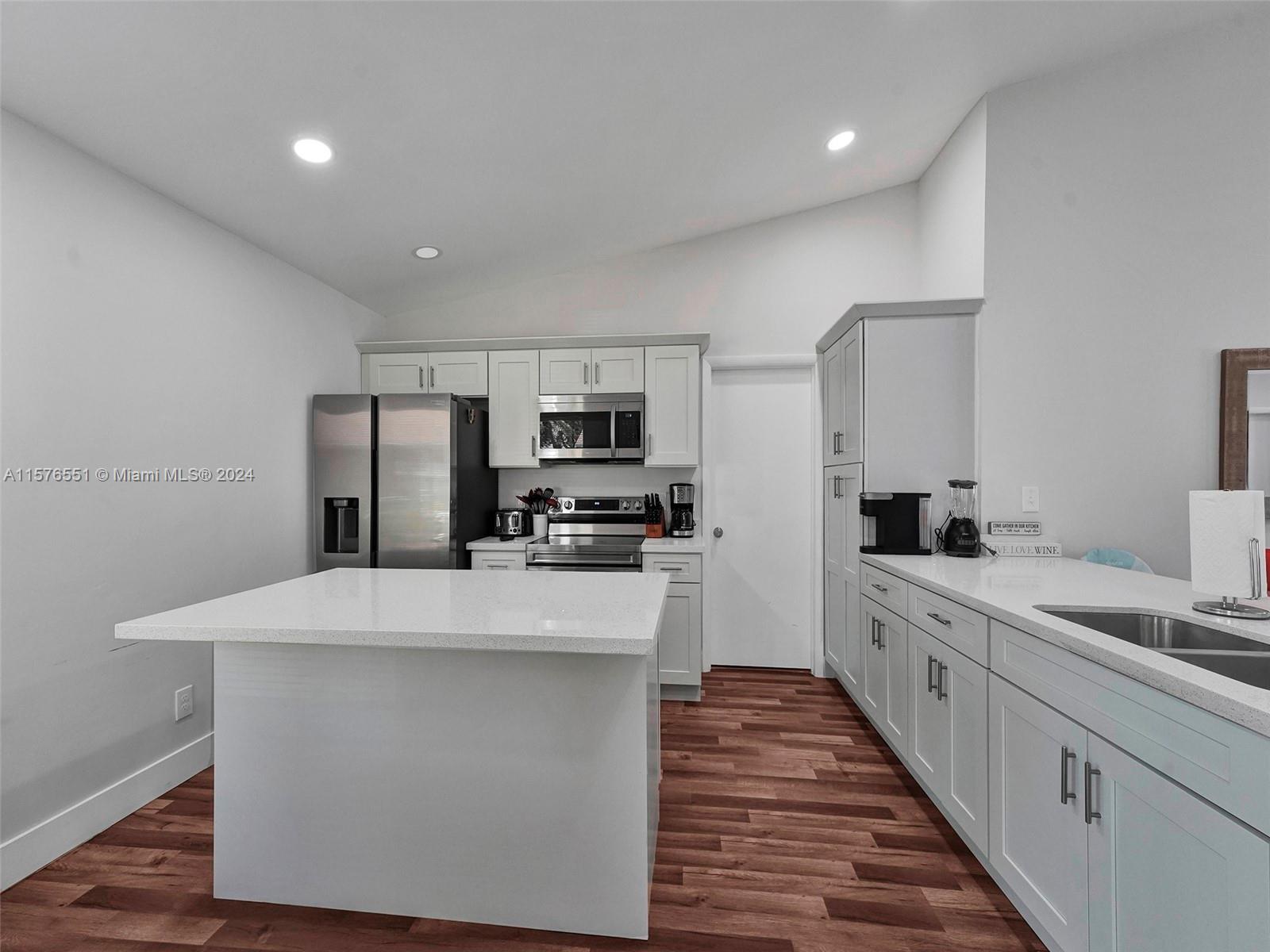 TOWN & COUNTRY ESTATES SE - Residential Lease