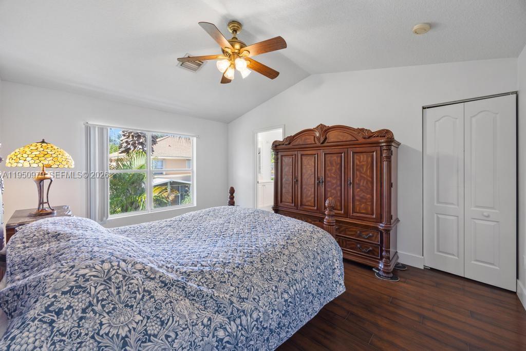 SEMINOLE ESTATES & TOWNHO - Residential