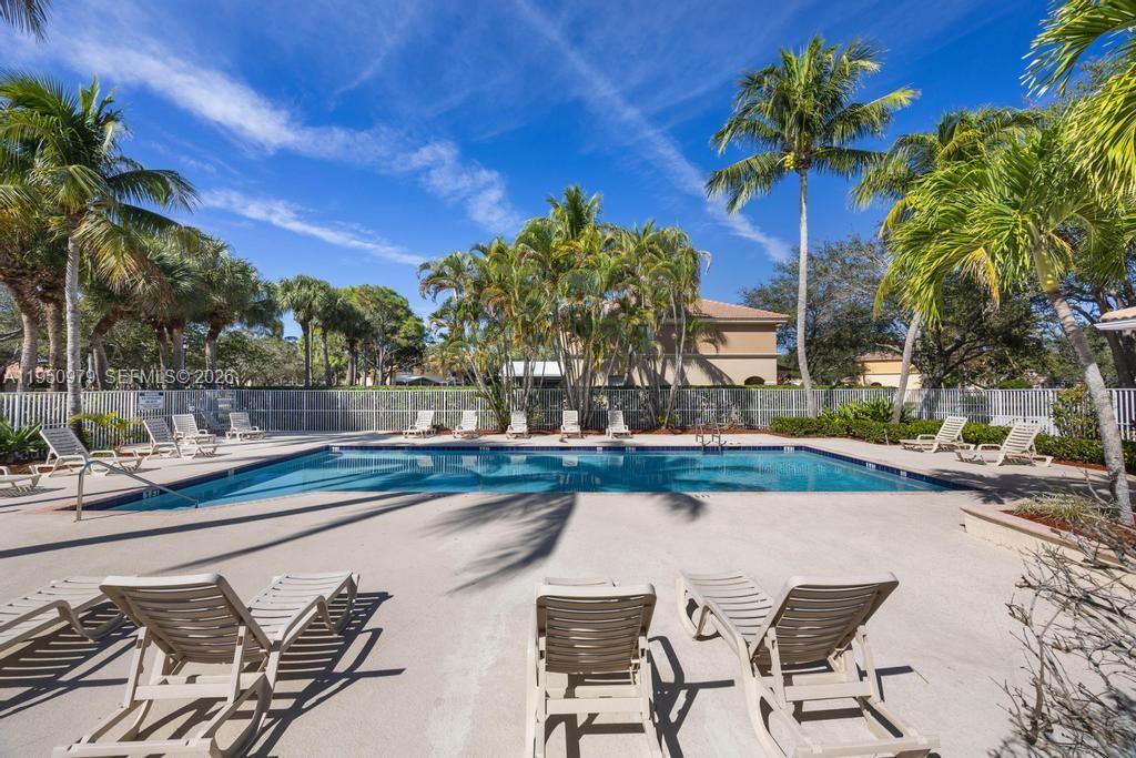 SEMINOLE ESTATES & TOWNHO - Residential