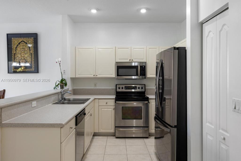 SEMINOLE ESTATES & TOWNHO - Residential