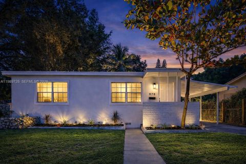 870 NE 144th St North Miami FL 33161