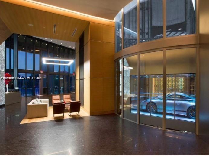 PORSHE DESING TOWER - Residential