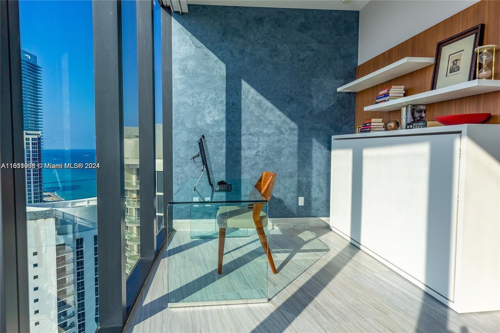 PORSHE DESING TOWER - Residential