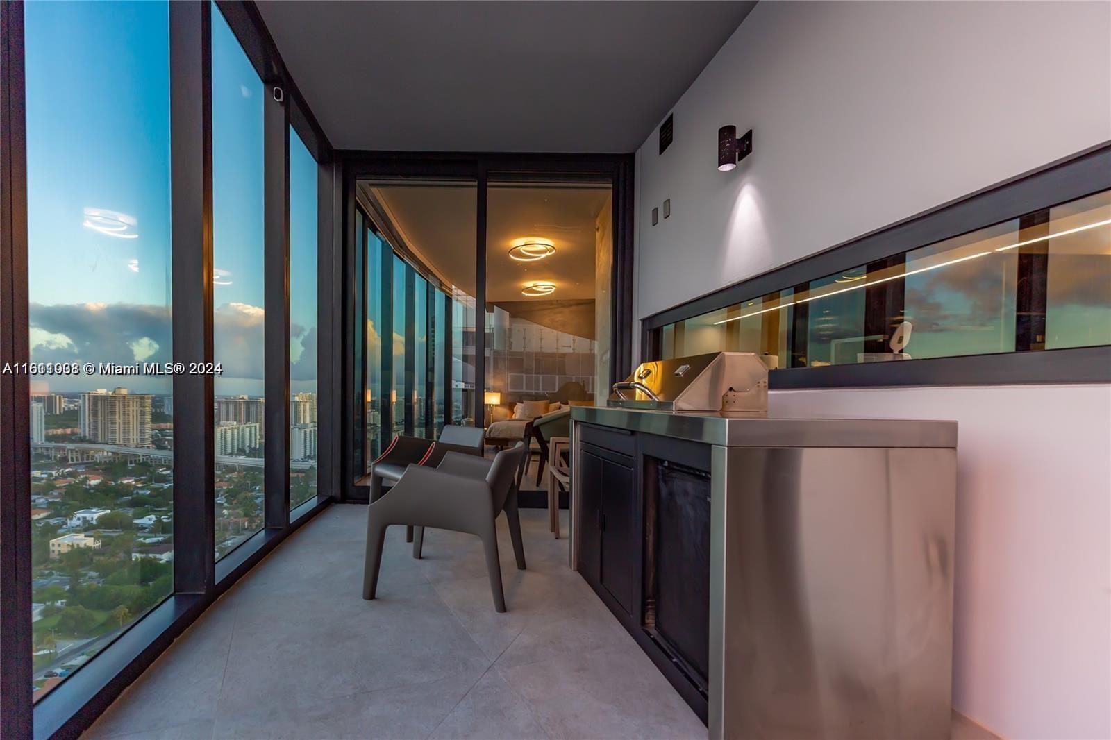 PORSHE DESING TOWER - Residential