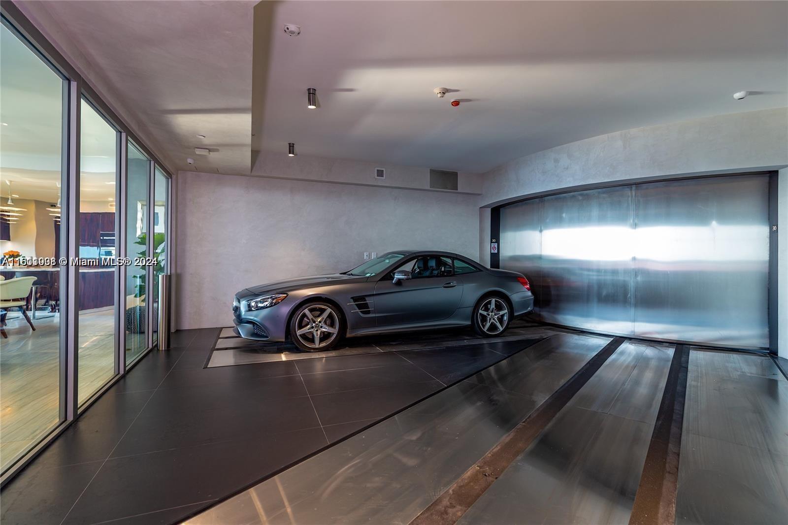 PORSHE DESING TOWER - Residential