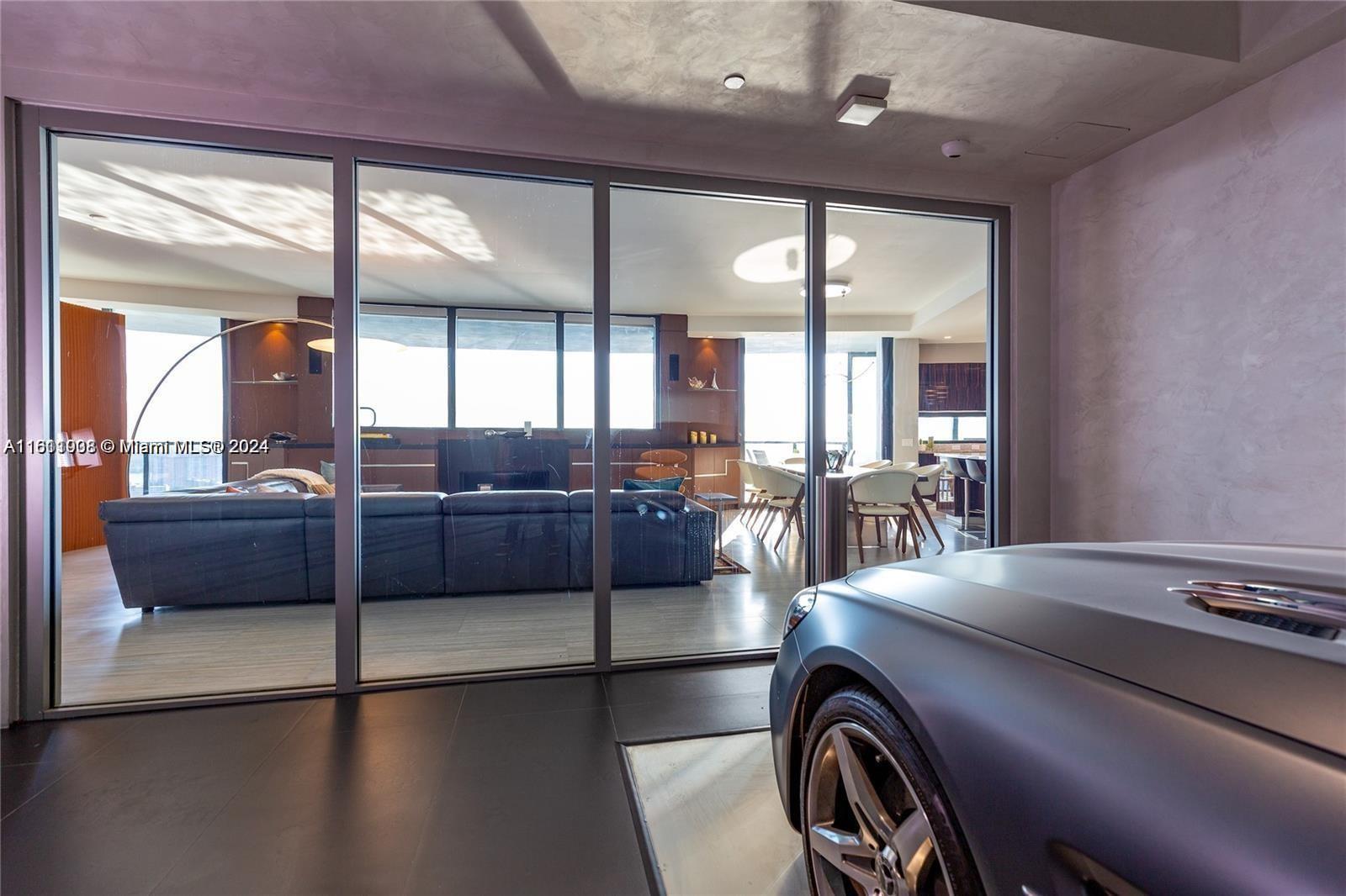 PORSHE DESING TOWER - Residential