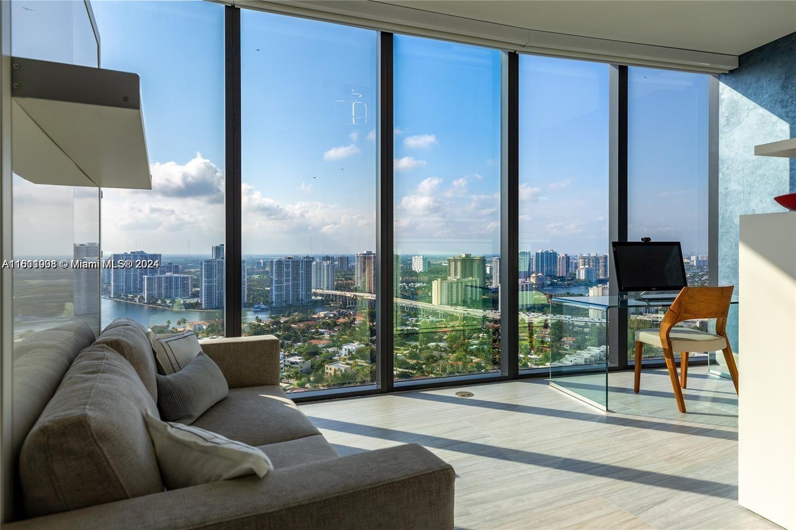 PORSHE DESING TOWER - Residential