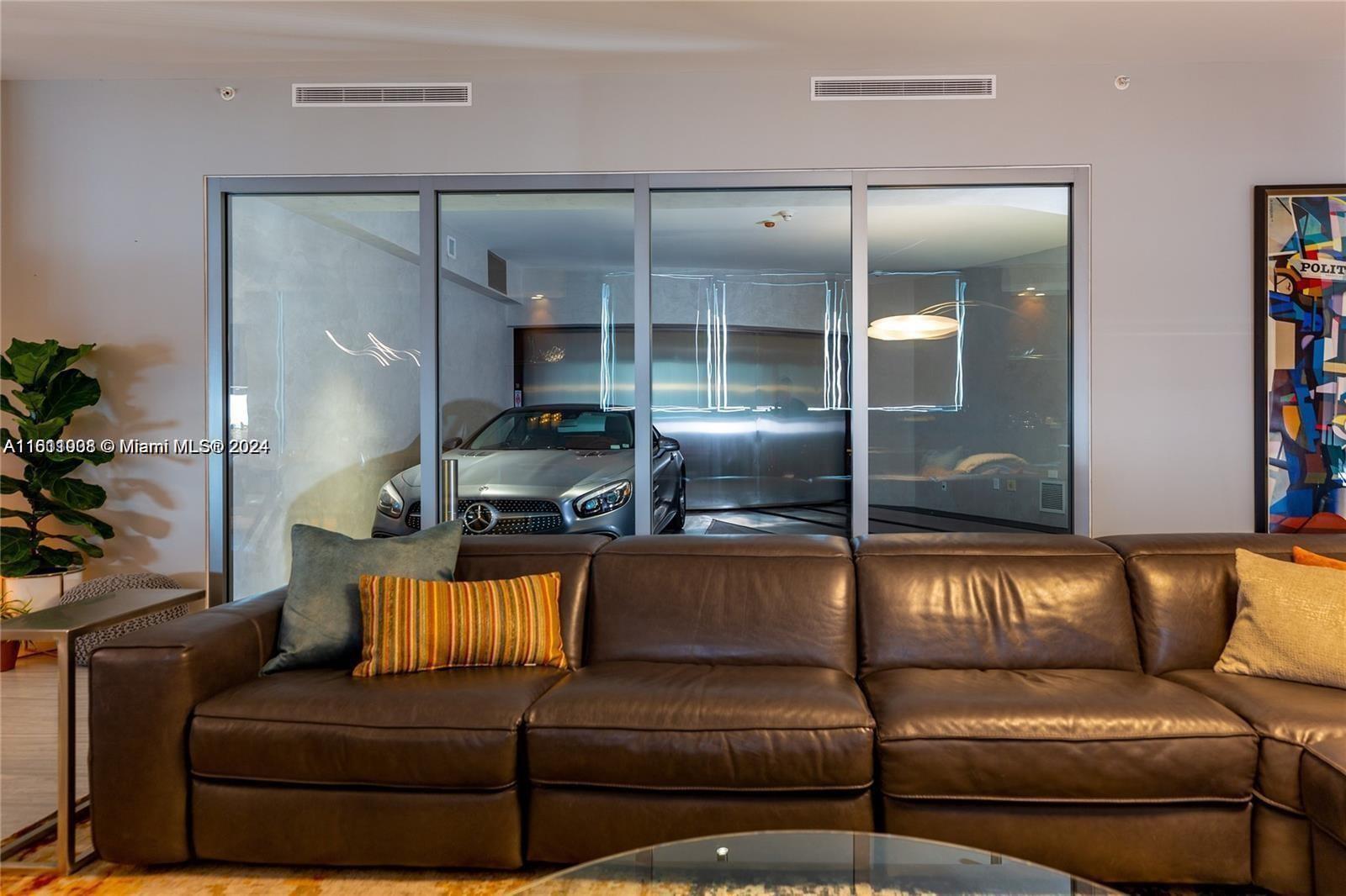 PORSHE DESING TOWER - Residential