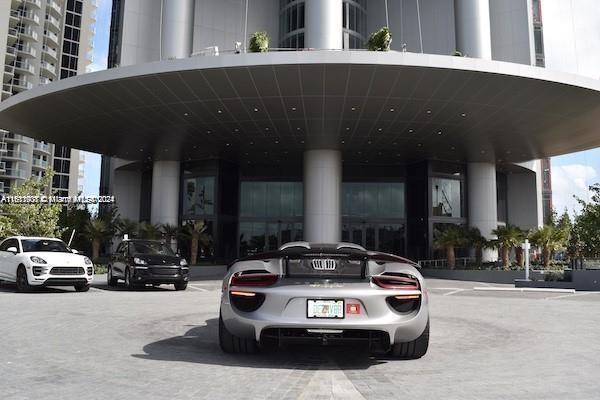 PORSHE DESING TOWER - Residential