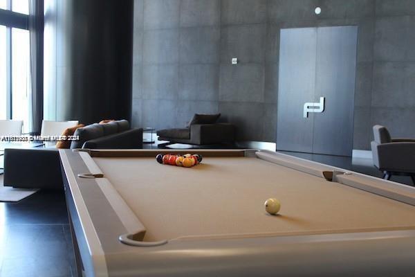 PORSHE DESING TOWER - Residential