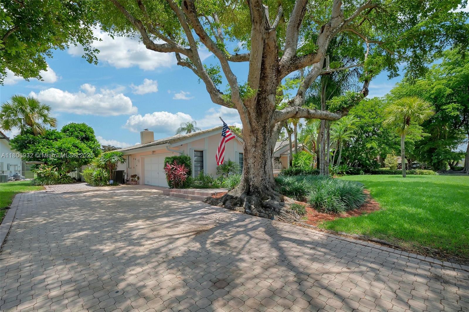 CALUSA CLUB ESTATES - Residential