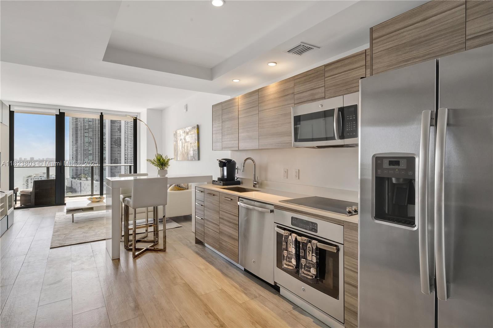 121 NE 34th St 2206