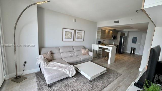 121 NE 34th St 2206