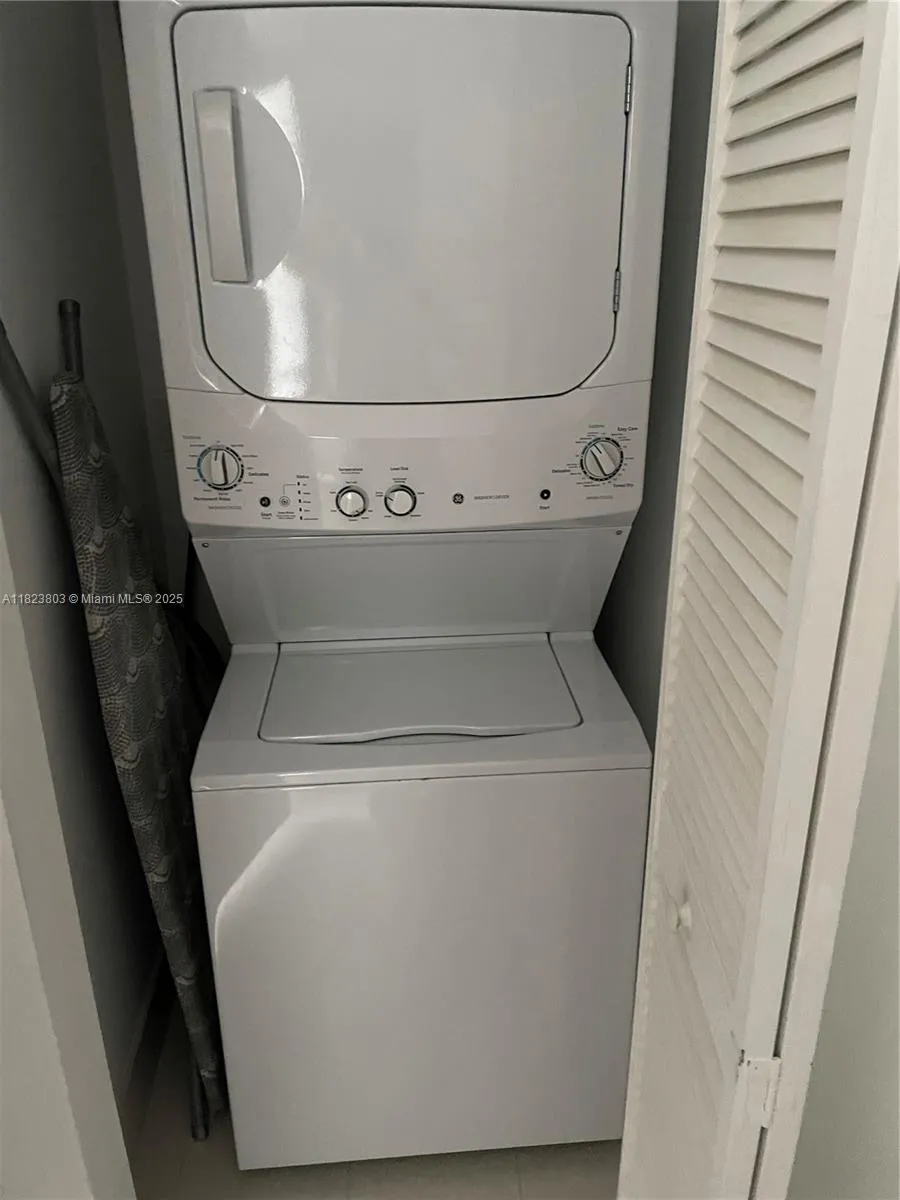 Miami, Florida 33137, United States, 1 Bedroom Bedrooms, ,2 BathroomsBathrooms,Residential,Active,154810