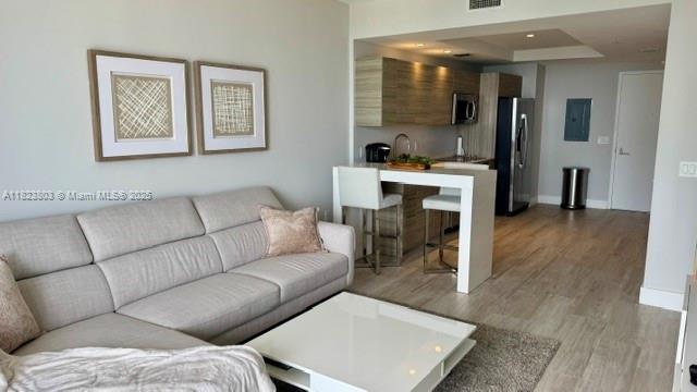 121 NE 34th St 2206