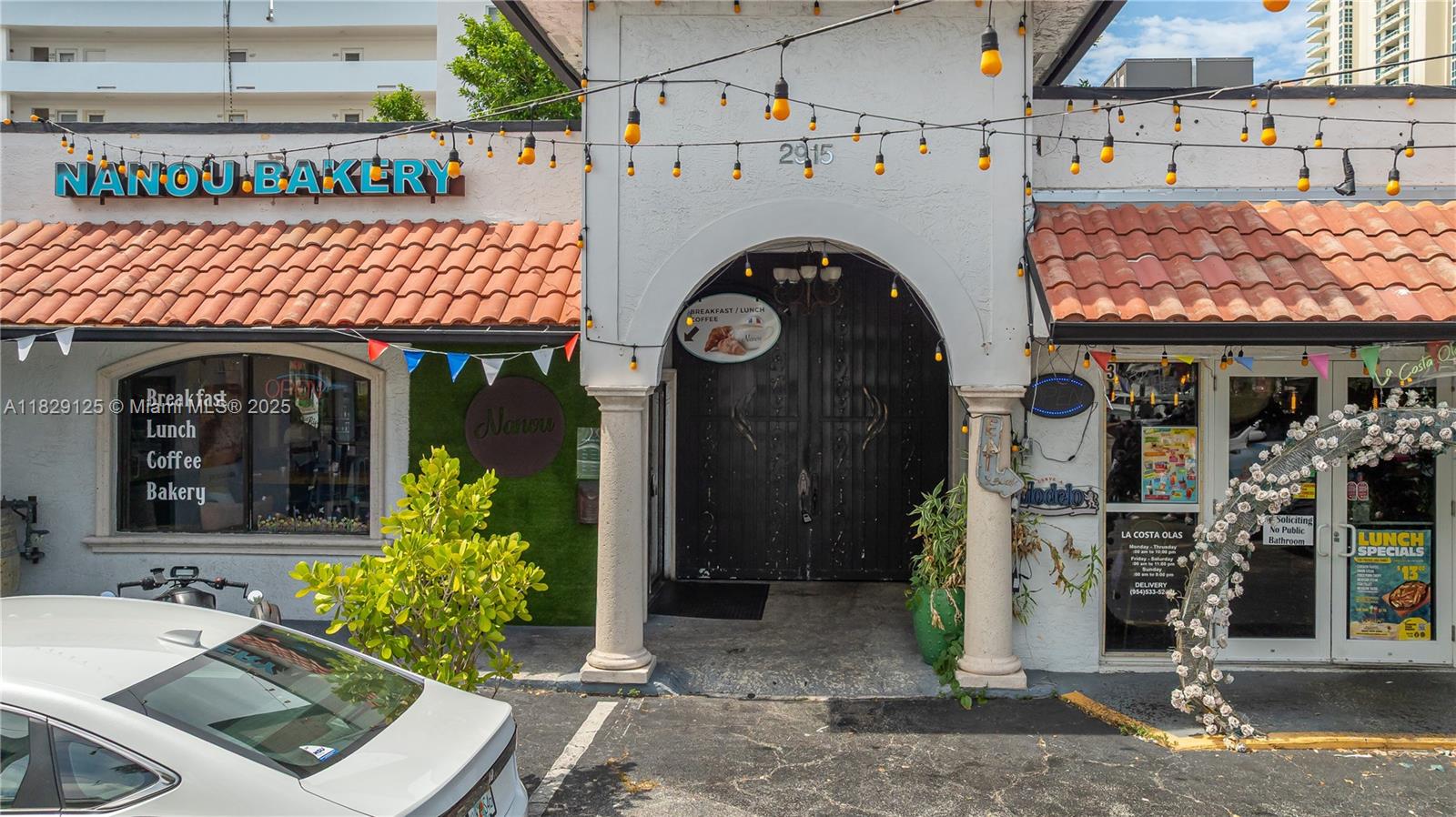 2915 E Las Olas Blvd, Fort Lauderdale, FL, 33316/$1,700,000 4 2915 E Las Olas Blvd