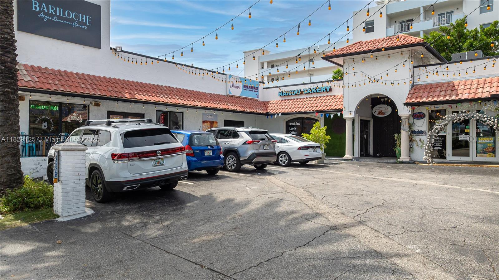 2915 E Las Olas Blvd, Fort Lauderdale, FL, 33316/$1,700,000 3 2915 E Las Olas Blvd