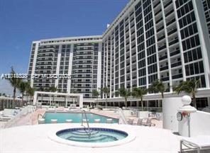 10275 Collins Ave 1435