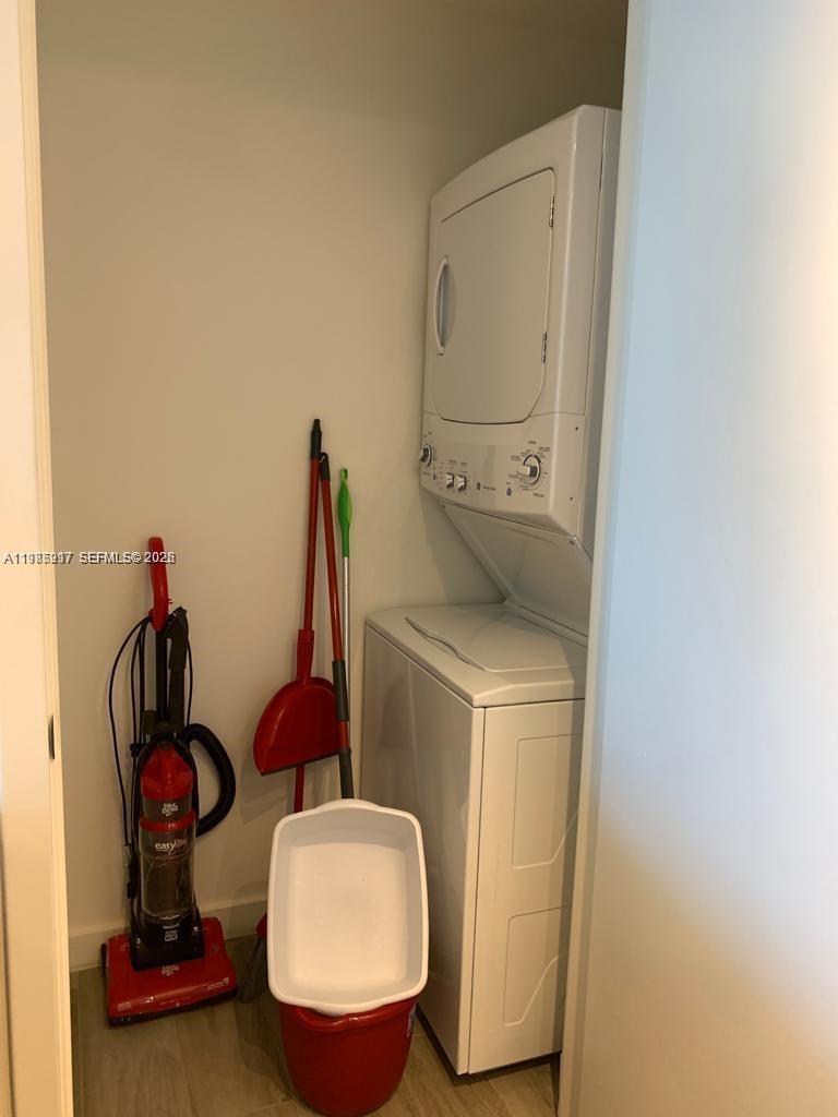 1100 MILLECENTO RESIDENCE - Residential Lease