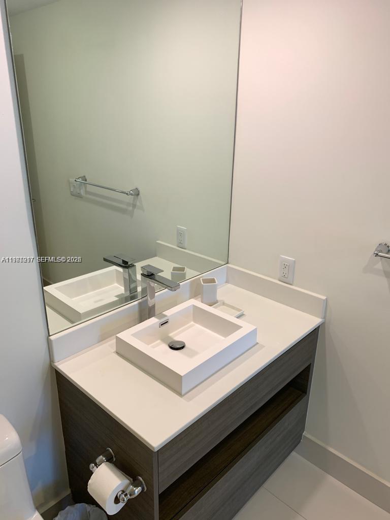 1100 MILLECENTO RESIDENCE - Residential Lease